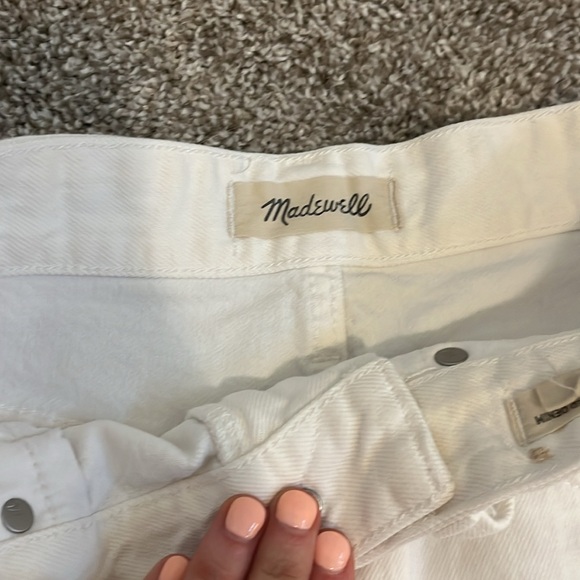 Madewell relaxed denim shorts in white - Picture 4 of 6